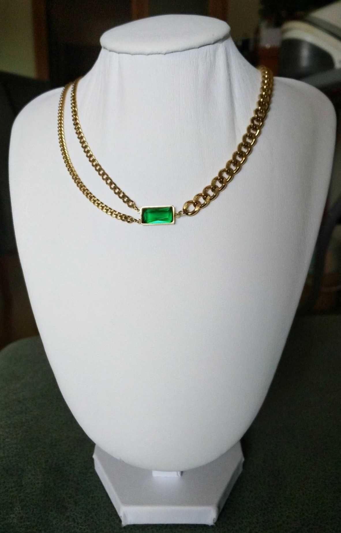 Colar Aço Dourado c/ Malha Grossa, Fio Duplo c/ Pedra Verde NOVO
