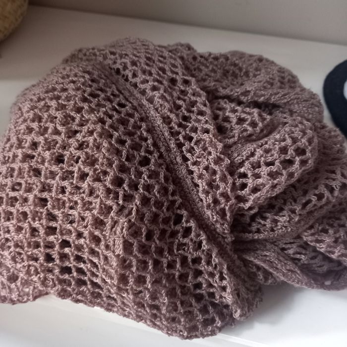 Szal brązowy czekoladowy ażurowy