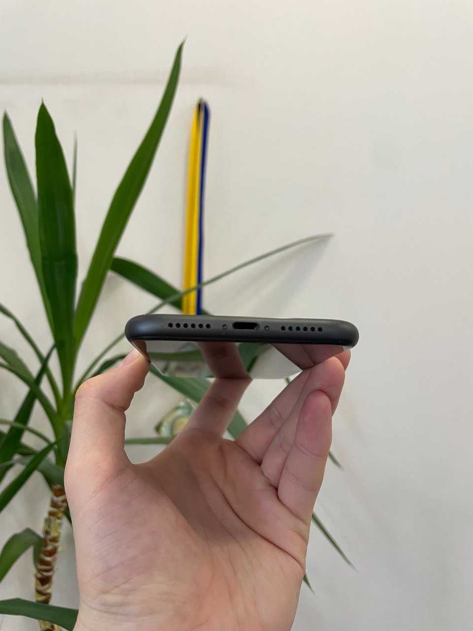 iPhone 11 64GB Black R-SIM