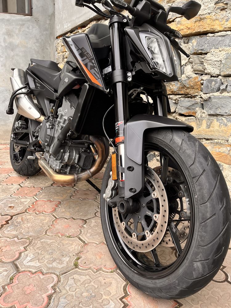 KTM Duke 890 Black Mamba