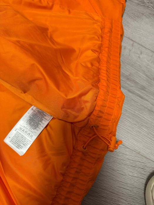 Зимова тепла жилетка adidas оригінал нова з біркою ,розмір Л . Унісекс