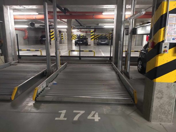 Podwójne miejsce parkingowe w hali garażowej Zakładowa 26
