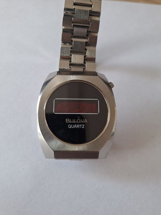 Zegarek elektroniczny.