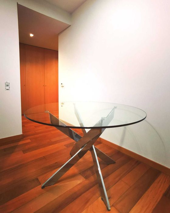 Mesa de jantar redonda + 4 cadeiras