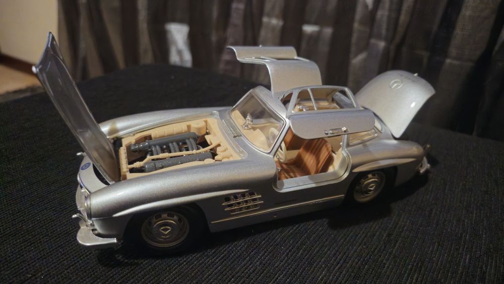 Miniatura Mercedes 300 SL  1/18