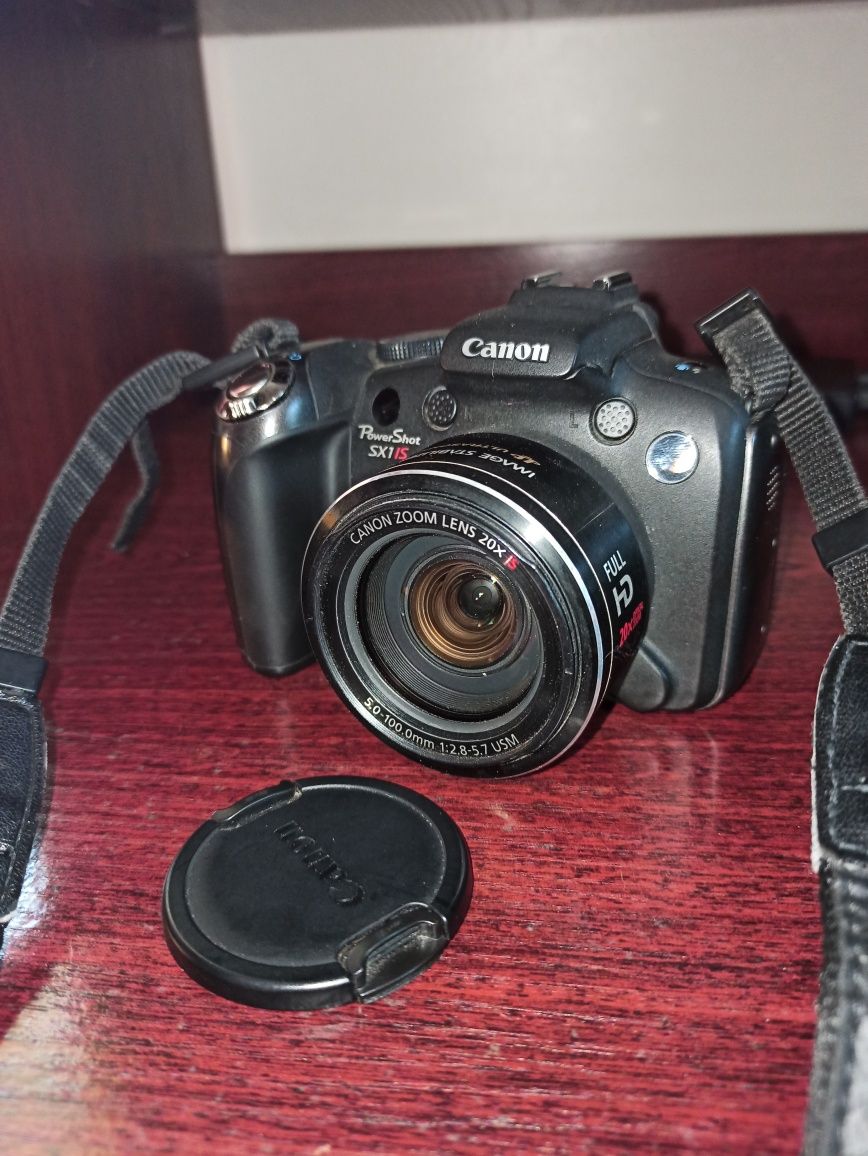 Canon SX1is, 10 мегапікселів.