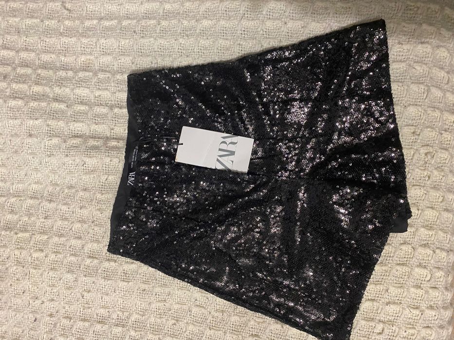 Шорти з паєтками, Zara