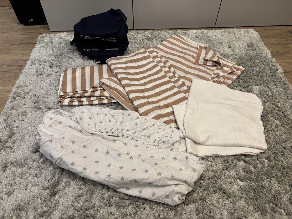 2 Komplety poscieli, przescieradlo z gumka, dwie torby termo, kocyk