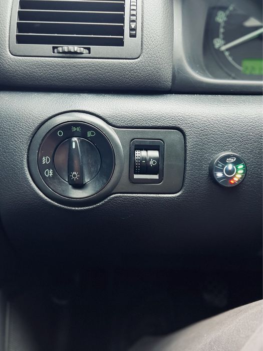 Шкода тур 1.6 MPI (Чешка)