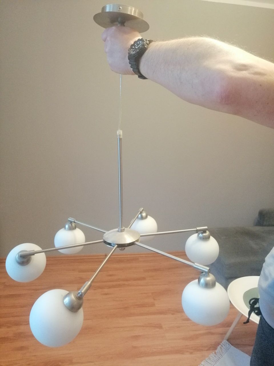 Lampa do salonu klosz kule białe klosz szklany