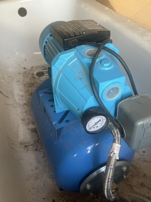 Продаеться гідрофор для води