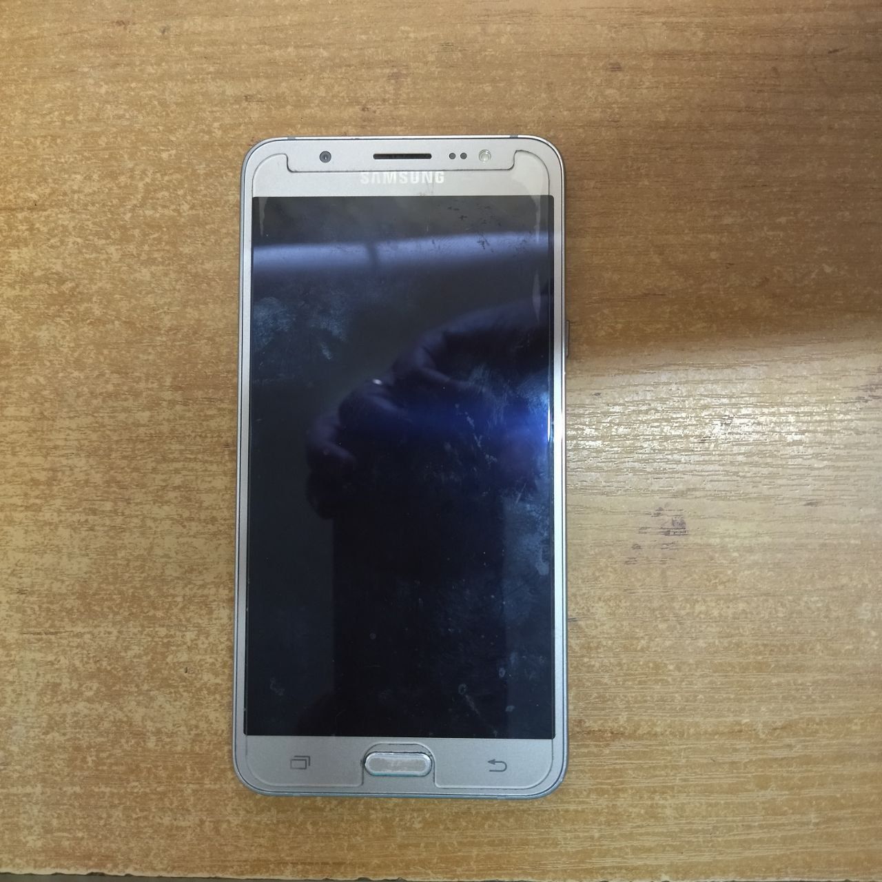 Продам телефон Samsung J7