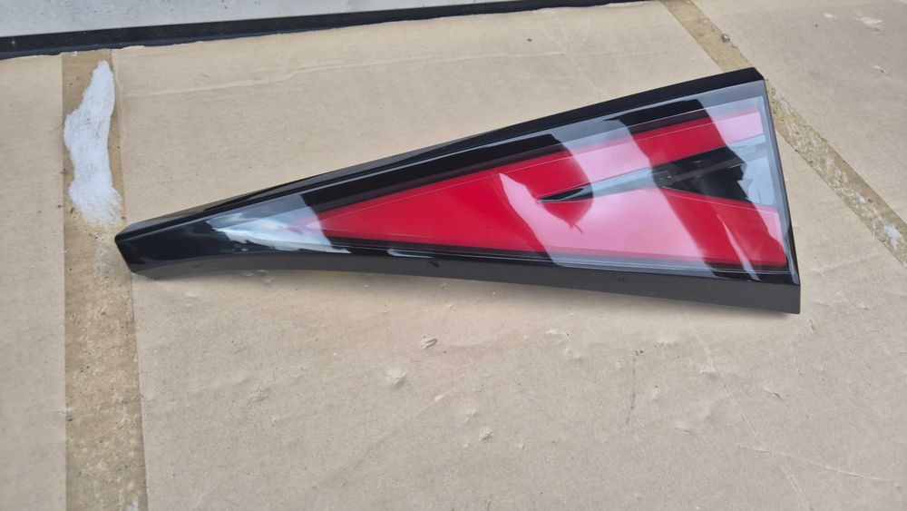 Lampa tylna LED PRAWY TYŁ w Klapę Kia Sportage V 21- OE 92404-R2000 EU