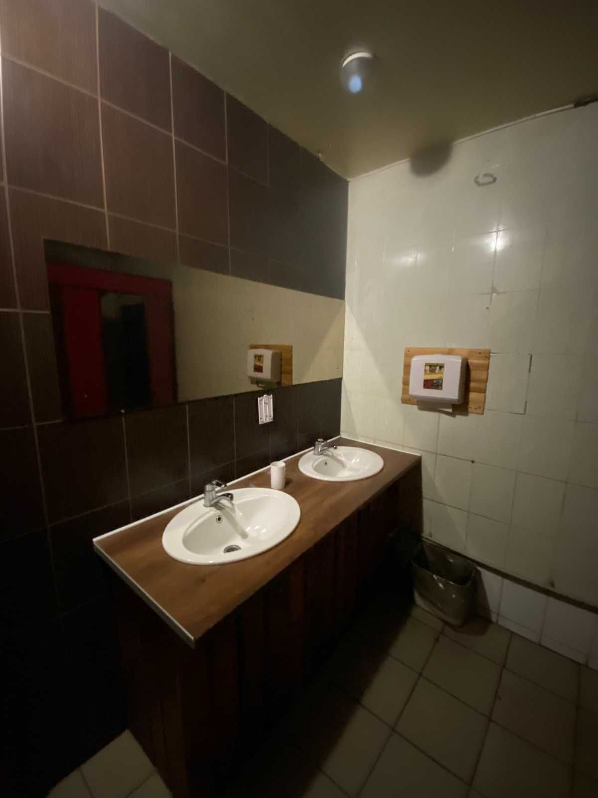 Торгівельне приміщення біля метро Житомирська 879 кв.м РАМПА