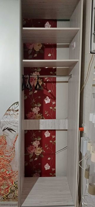 Продам майже новий шкаф