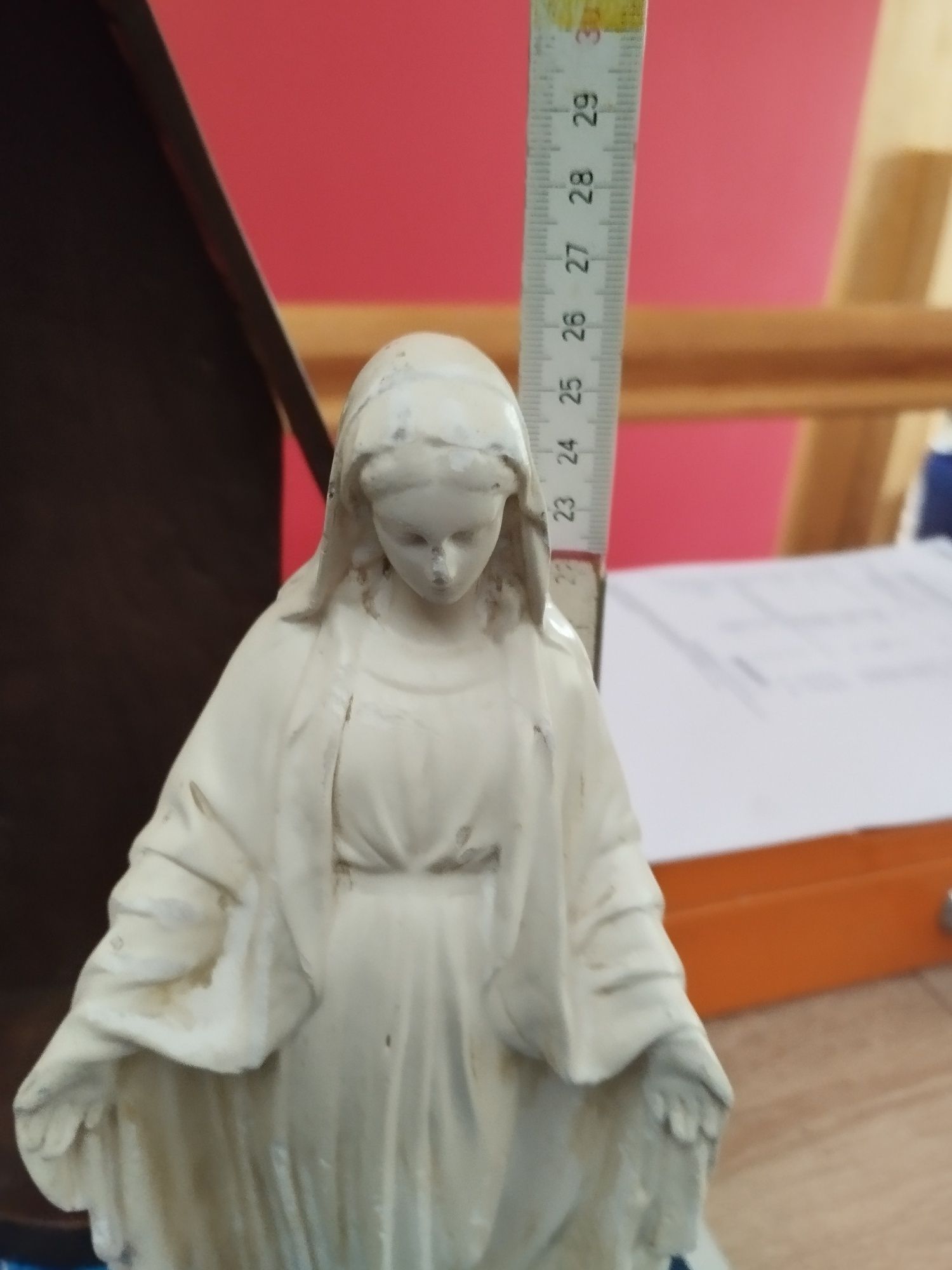 Stara figurka Matki Boskiej - Kapliczka
