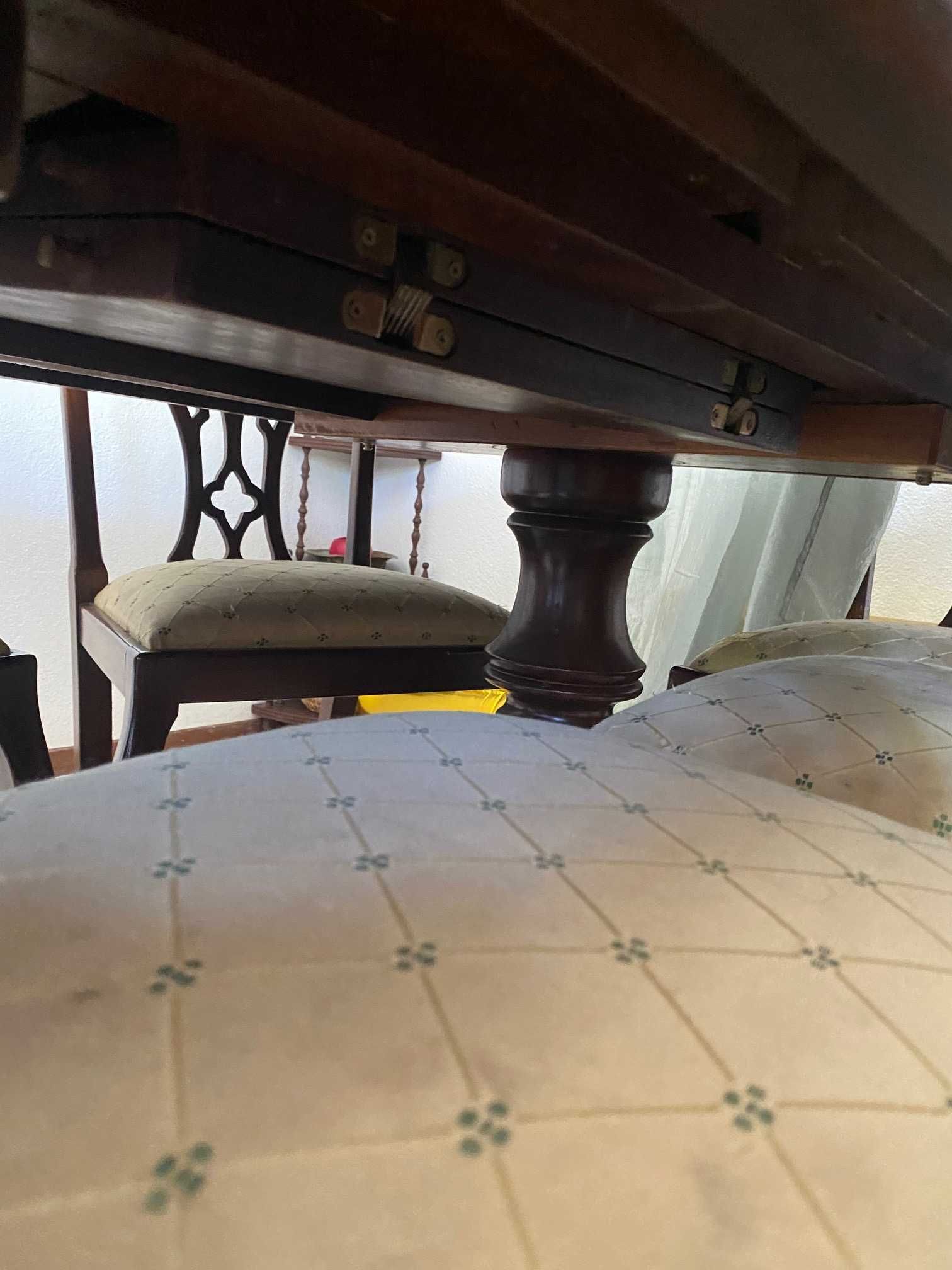 Mesa de Jantar em madeira maciça de Cerejeira