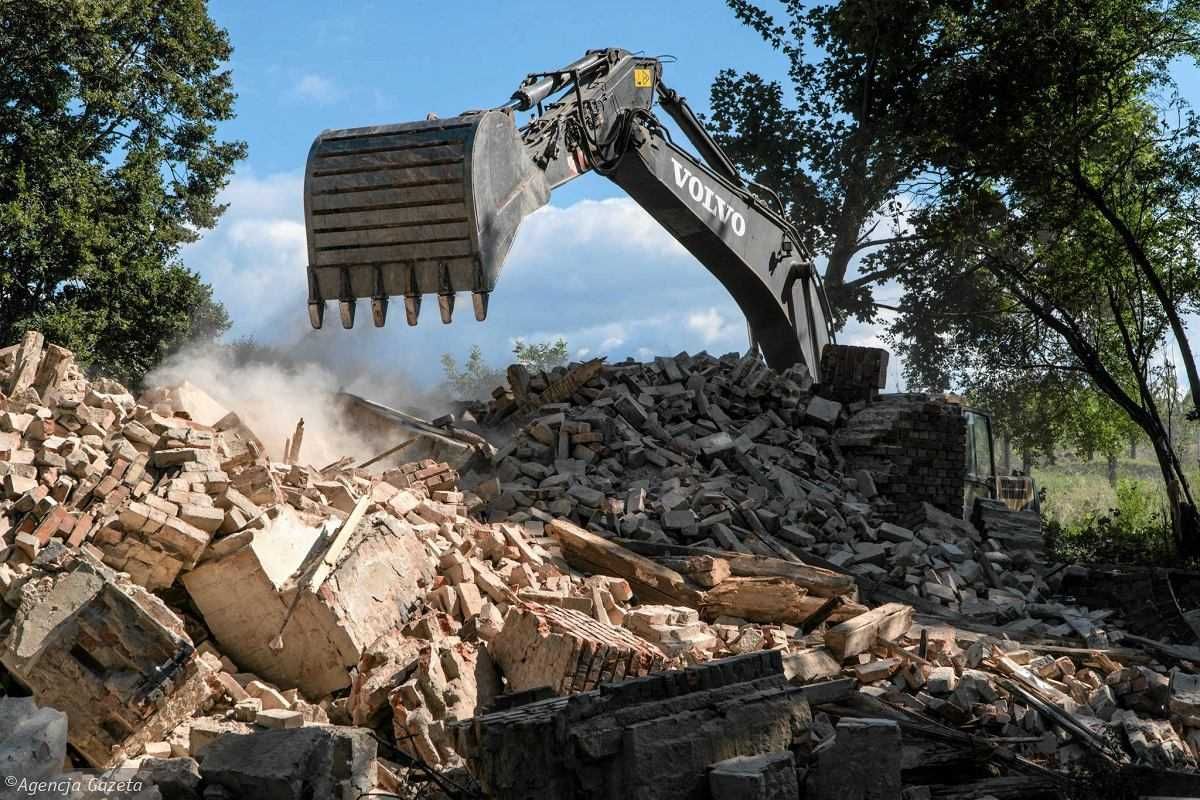 Wyburzenia Rozbiórki domów kamienic budynków hal Wykopy