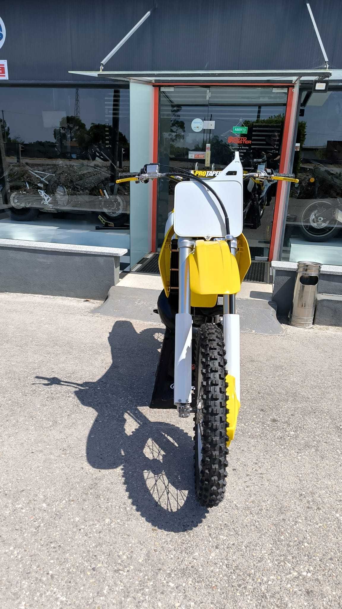 Suzuki RM250, estado irrepreensível (ver fotos)