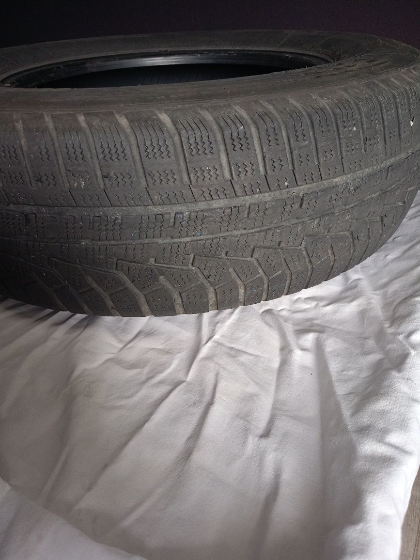 Opony zimowe 215 70 R16 100T Suv