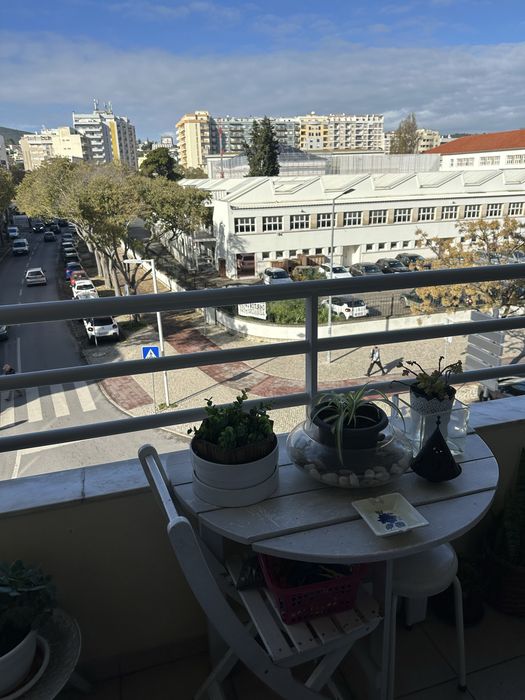 Quarto Setúbal junto ao Jardim Bonfim. 15m2. Em ap com varanda.