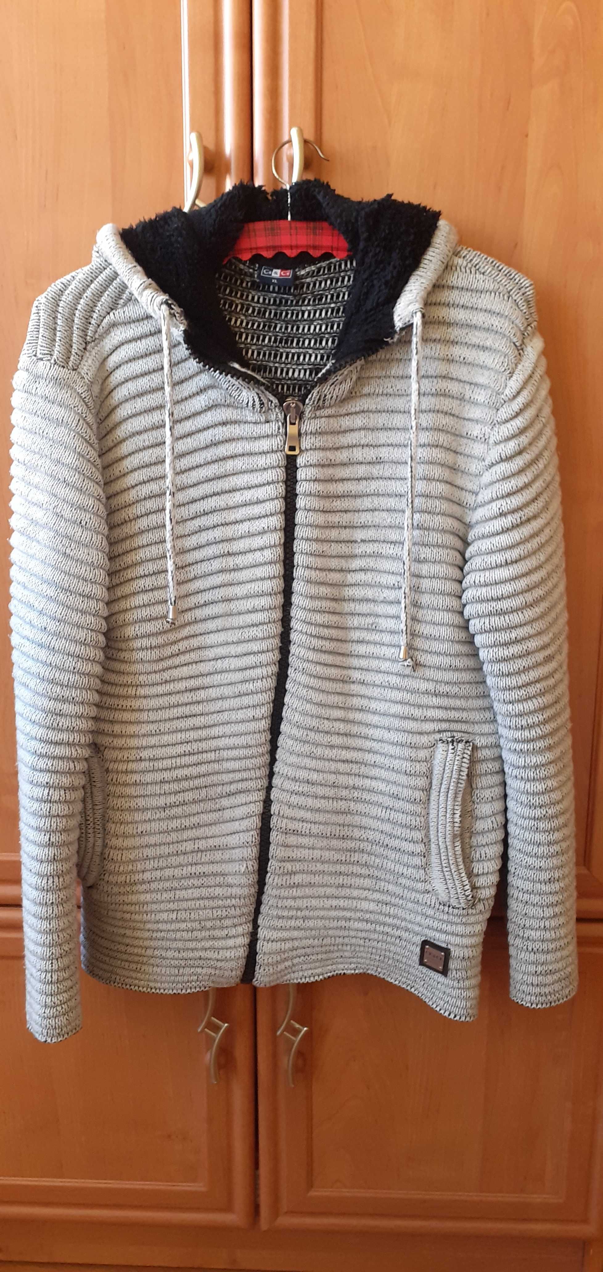 Bluza z kapturem turecka.