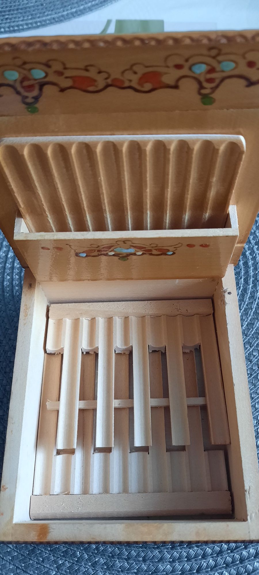 Drewniana szkatułka kasetka na papierosy papierośnica Cepelia