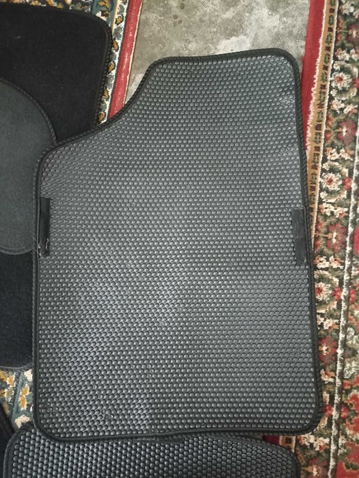 Tapetes universais para carro pequeno