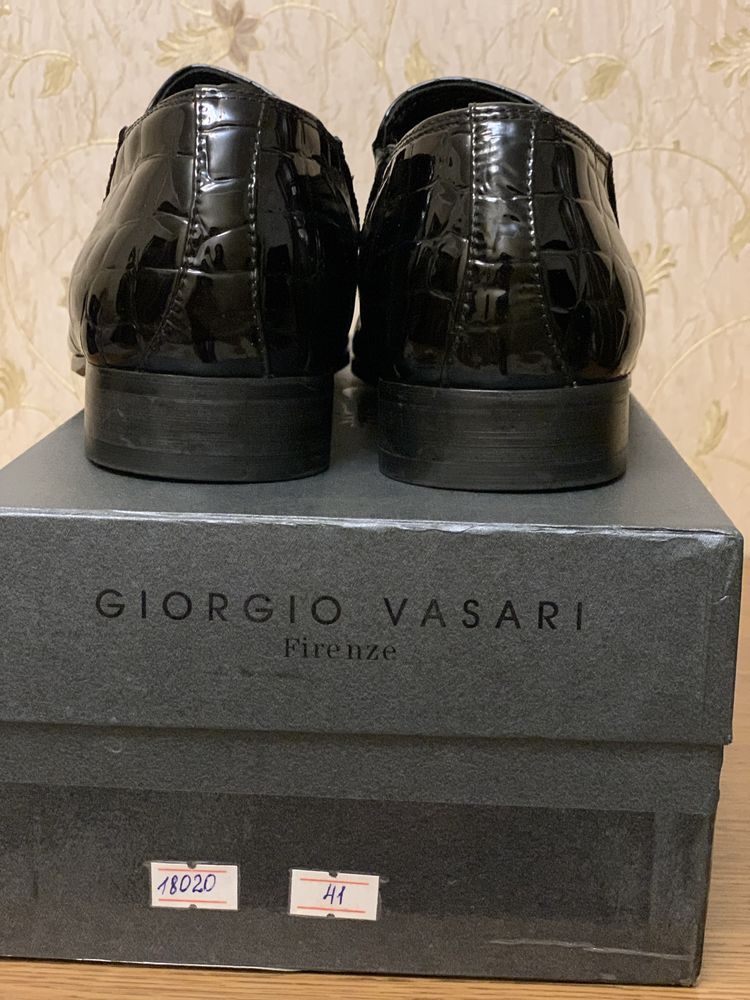 Чорні класичні лакеровані чоловічі туфлі Giorgio Vasari 41 розмір
