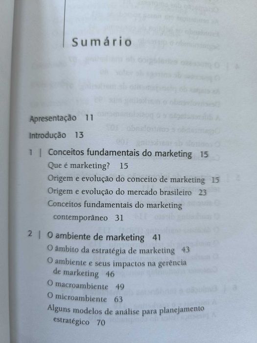 "Administração de marketing no mundo contemporâneo" de Ben Thion Chi