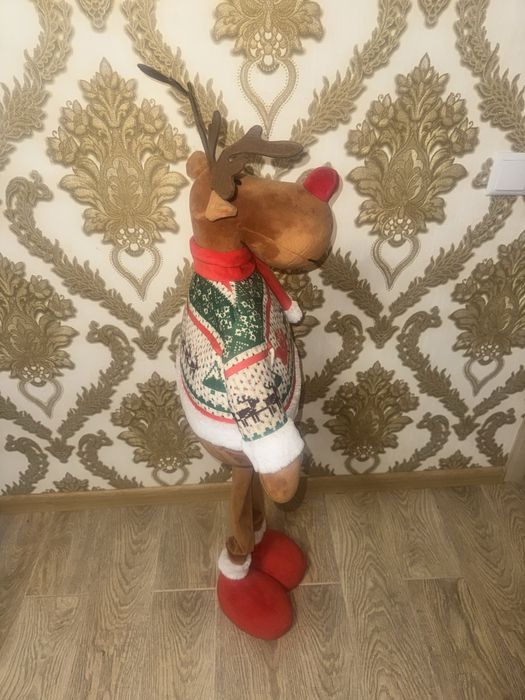 Новорічний олень на металевих ногах