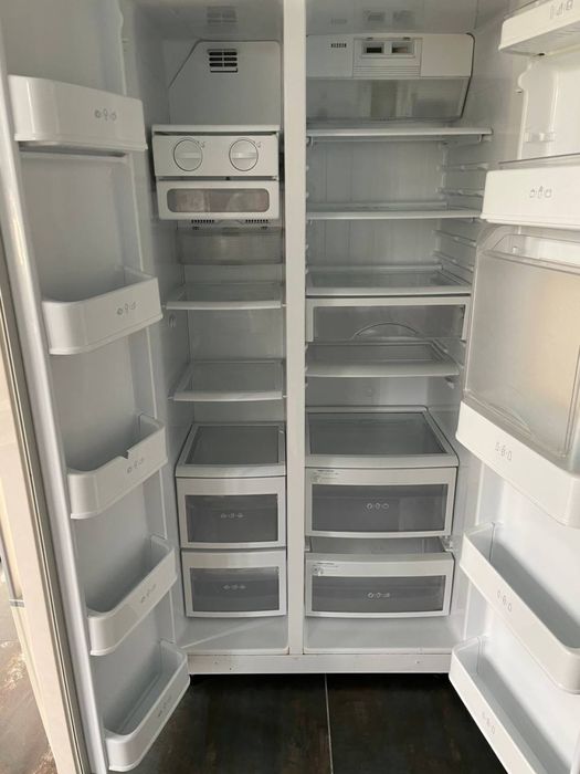 Холодильник двохдверцевмй