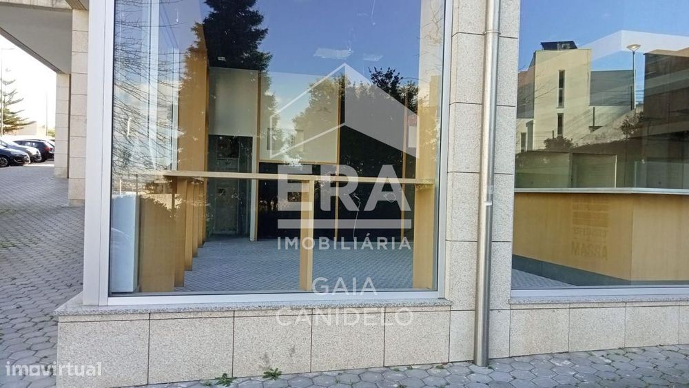 Espaço Comercial de 267 m² para Serviços e Restauração