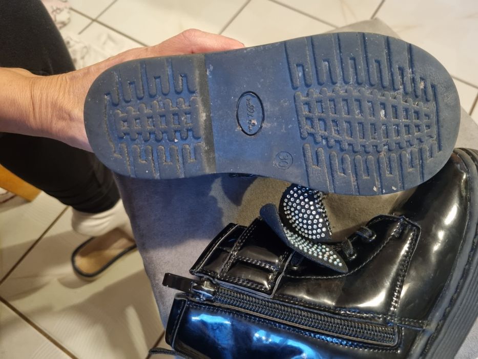 Buty półbuty czarne lakierkowe r.30 Nelli blue