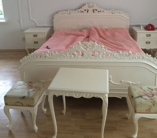Sypialnia w stylu ludwikowskim biała