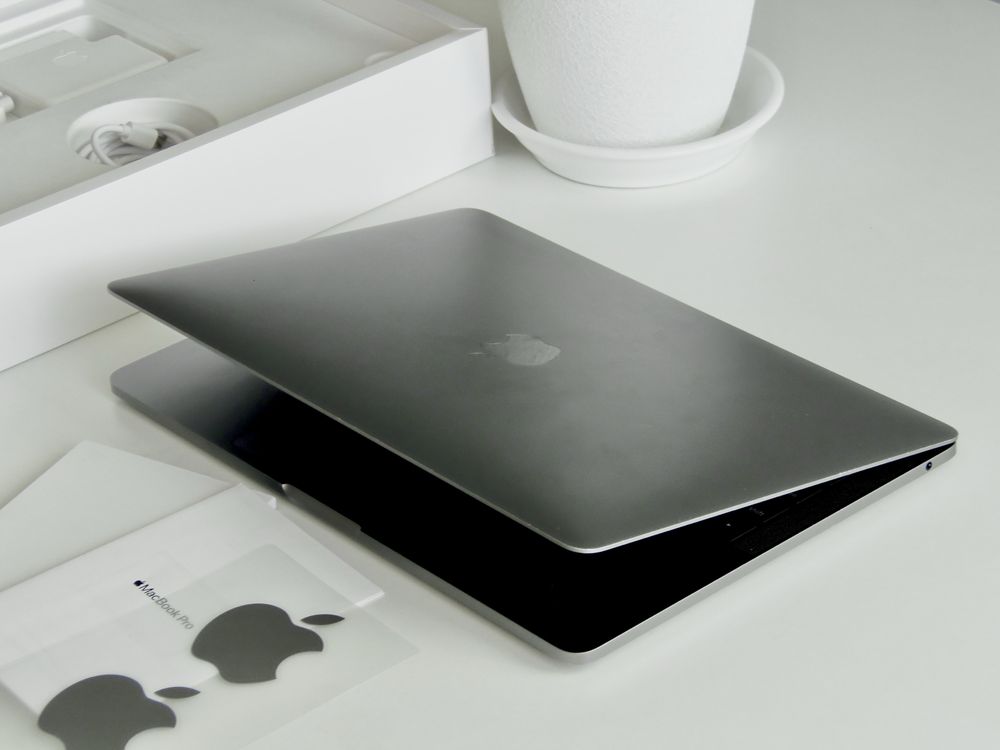 MacBook Pro 13” i5 8/256 Gb M2 Retina XDR 2018 стан нового