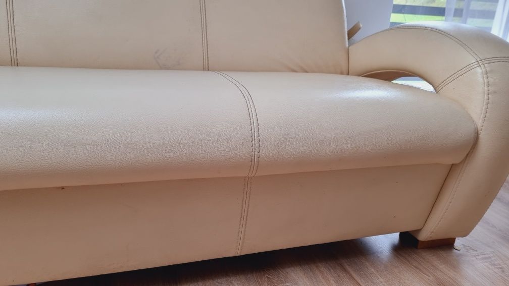 Używana sofa ecru