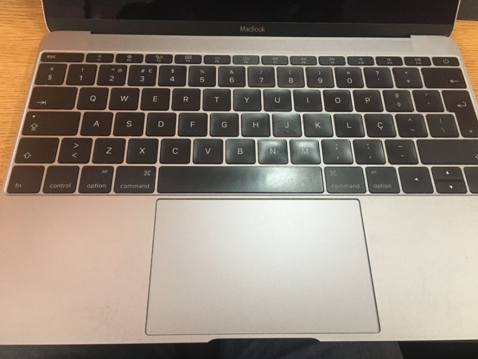 Macbook 12" A1534 (com avaria) em componentes