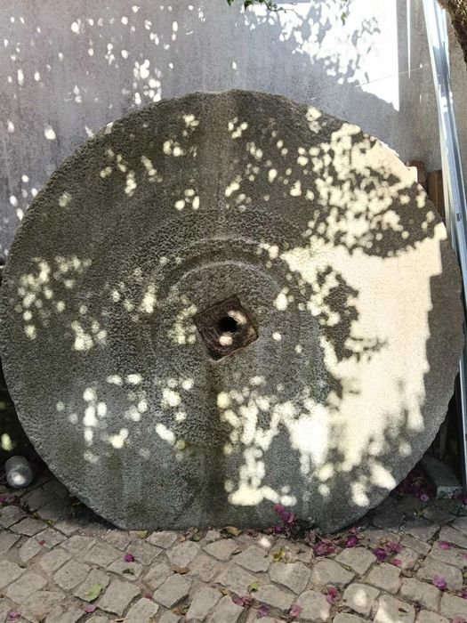 Pedra de lagar antiga em granito