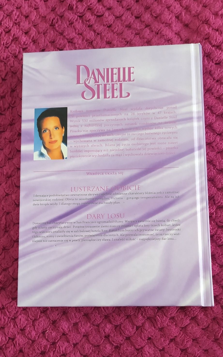 Książka Danielle Steel "Milcząca godność"