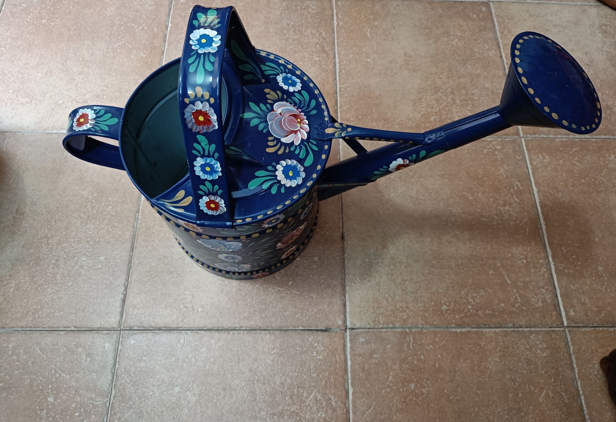 Regador pintado à mão