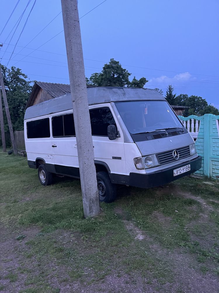 Mercedes MB-100D