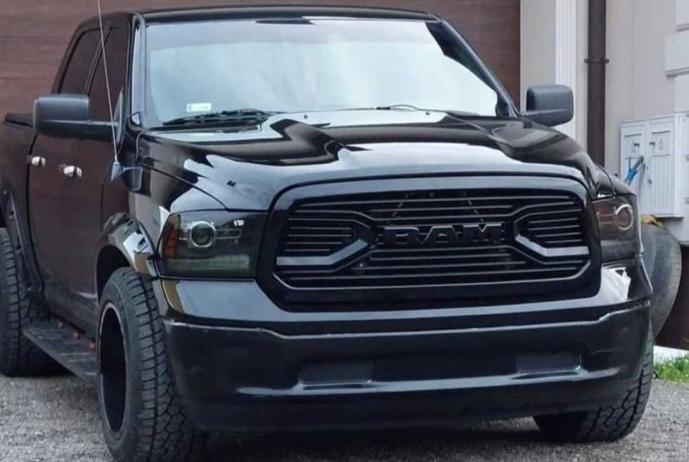 Решітка радіатора DODGE RAM 13 - 18 R1500