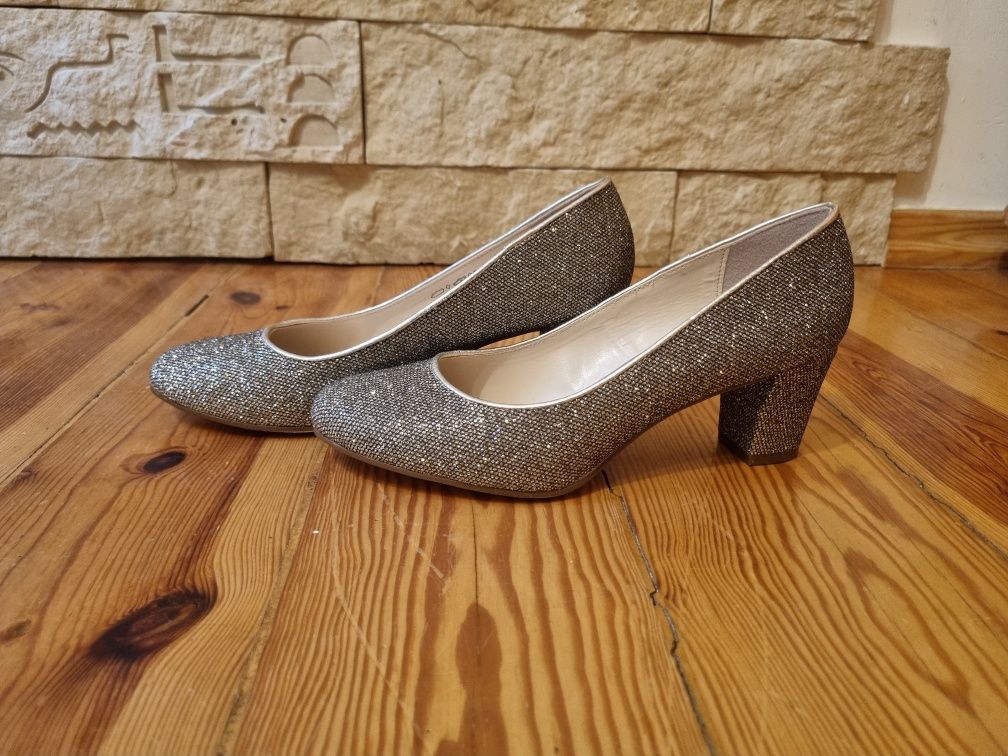 Buty na obcasie, Graceland, 36