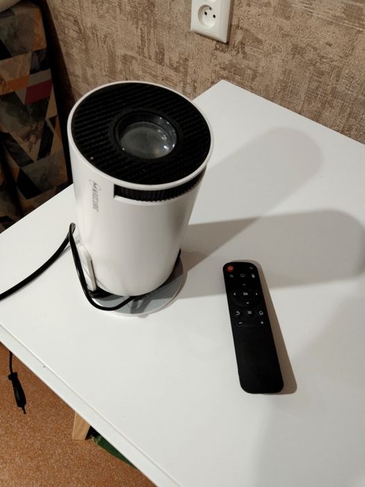 Смарт-проектор Magcubic HY300