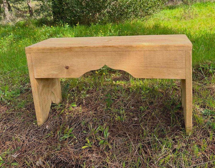 Banco rustico em pinho cru