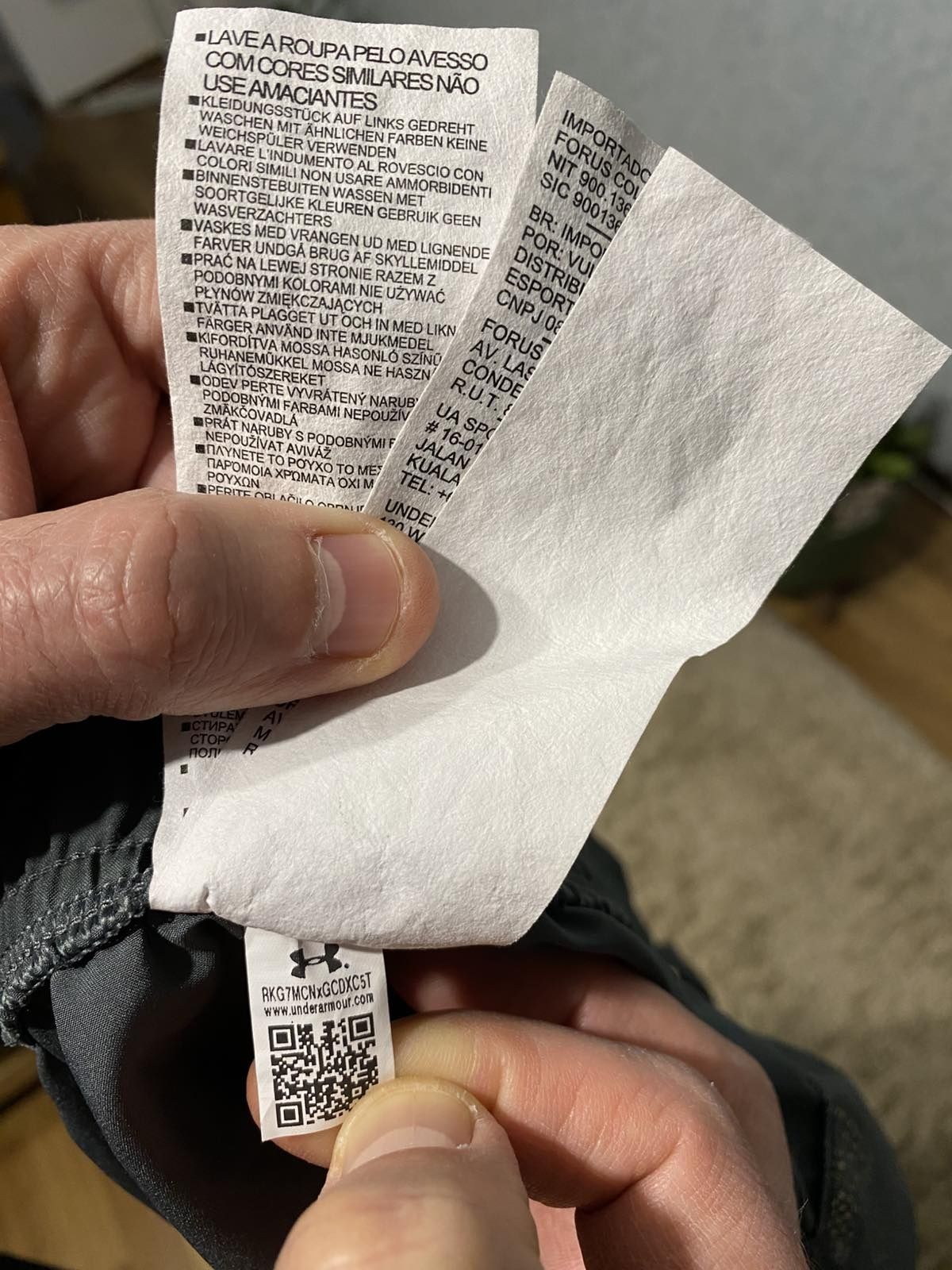 Нейлонові шорти Under Armour.

Легкі, гарно продуваємі та вентильовані