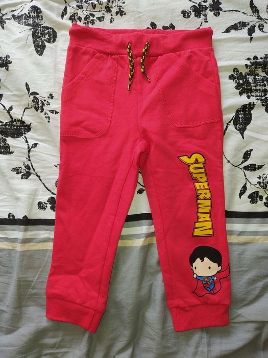 Nowe spodnie dresowe czerwone 92 cm supermen