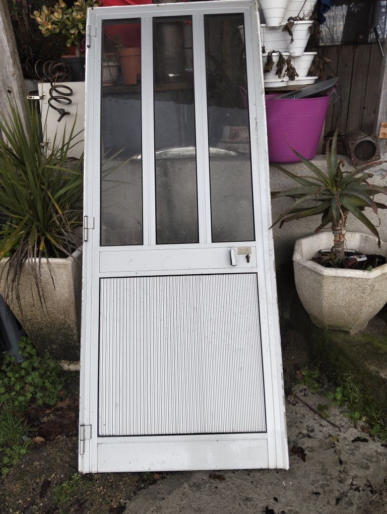 Vendo porta em bom estado