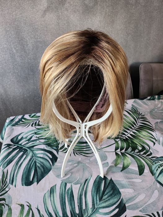 Piękna peruka blond z akcesoriami